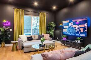 Chic 4BR Pool House - Steps to South 1st Street