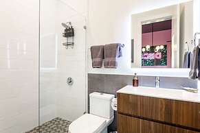 Chic 4BR Pool House - Steps to South 1st Street