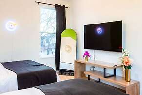 Chic 4BR Pool House - Steps to South 1st Street