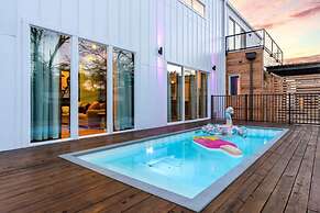 Chic 4BR Pool House - Steps to South 1st Street