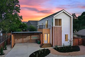 Chic 4BR Pool House - Steps to South 1st Street