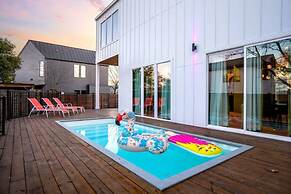 Chic 4BR Pool House - Steps to South 1st Street