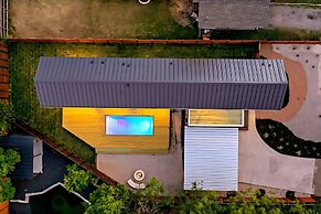 Chic 4BR Pool House - Steps to South 1st Street