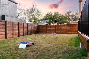 Chic 4BR Pool House - Steps to South 1st Street