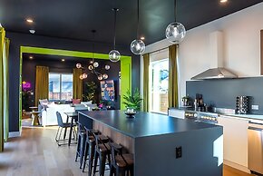 Chic 4BR Pool House - Steps to South 1st Street