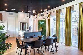 Chic 4BR Pool House - Steps to South 1st Street