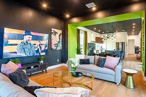 Chic 4BR Pool House - Steps to South 1st Street