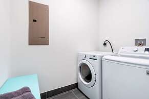 Chic 4BR Pool House - Steps to South 1st Street