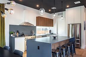 Chic 4BR Pool House - Steps to South 1st Street