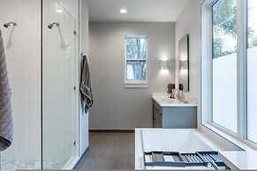 Upstay - Pristine Pool Palace - 7min to Rainey St