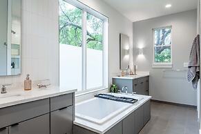 Upstay - Pristine Pool Palace - 7min to Rainey St