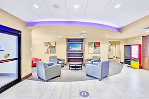 Modern 1BR Suite - King Bed Pool - Near Disney