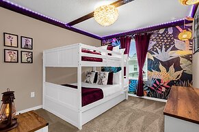 Upstay - Solara Resort Home w Pool BBQ Gamesroom