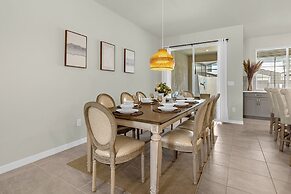 Upstay - Solara Resort Home w Pool BBQ Gamesroom