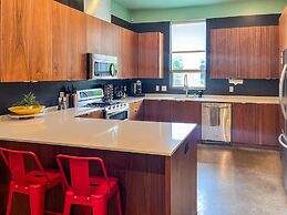 Austin Clubhouse Rainey Street 6 min Walk