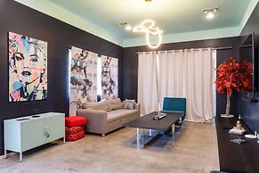 Austin Clubhouse Rainey Street 6 min Walk