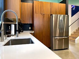 Austin Clubhouse Rainey Street 6 min Walk