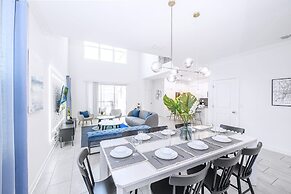 Spacious Villa w Pool Hot Tub Golf Lazy River