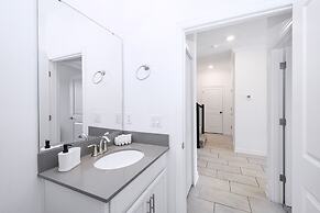 Spacious Villa w Pool Hot Tub Golf Lazy River