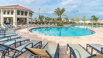 Spacious Villa w Pool Hot Tub Golf Lazy River