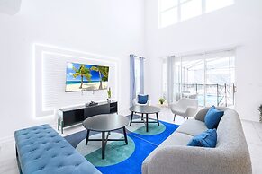 Spacious Villa w Pool Hot Tub Golf Lazy River