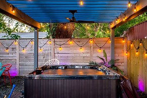 Heated Pool Haven w Hot Tub Downtown 3 mi