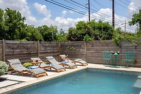 Heated Pool Haven w Hot Tub Downtown 3 mi