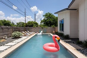 Heated Pool Haven w Hot Tub Downtown 3 mi