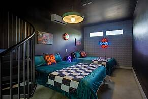 Heated Pool Haven w Hot Tub Downtown 3 mi