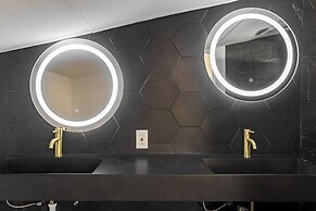 Heated Pool Haven w Hot Tub Downtown 3 mi