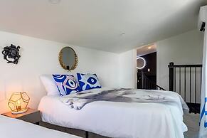 Heated Pool Haven w Hot Tub Downtown 3 mi