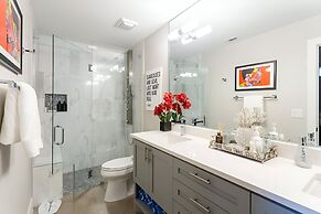 Heated Pool Haven w Hot Tub Downtown 3 mi