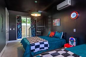 Heated Pool Haven w Hot Tub Downtown 3 mi