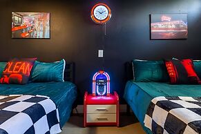 Heated Pool Haven w Hot Tub Downtown 3 mi