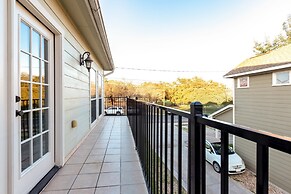 Upstay - Govalle Get-a-way