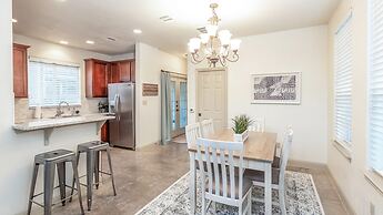 Upstay - Govalle Get-a-way