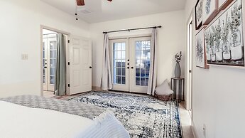 Upstay - Govalle Get-a-way