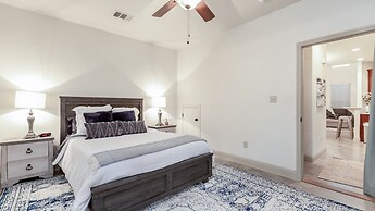 Upstay - Govalle Get-a-way