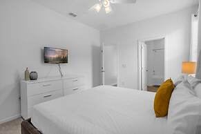 Upstay - Family Resort Home w Pool Cinema Games