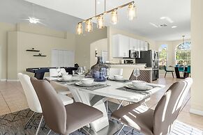 Upstay - New Home Near Disney w Private Pool BBQ