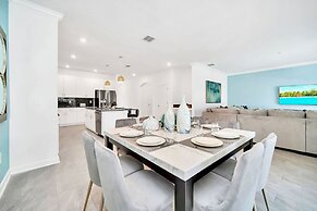 Upstay - Storey Lake Home w Pool - Hot Tub - Games