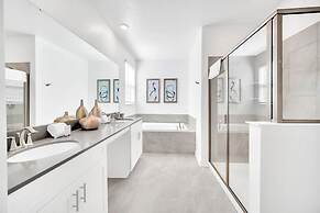 Upstay - Storey Lake Home w Pool - Hot Tub - Games