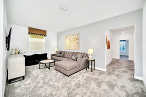 Upstay - Storey Lake Home w Pool - Hot Tub - Games