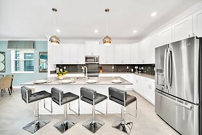 Upstay - Storey Lake Home w Pool - Hot Tub - Games