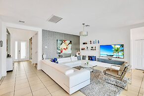 Waterfront Pet-friendly Home w Pool-spa-games-bbq