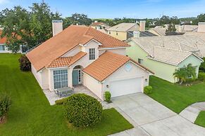 Spacious Home w Garden BBQ and Games at Golf Club