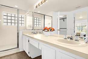 Spacious Home w Garden BBQ and Games at Golf Club