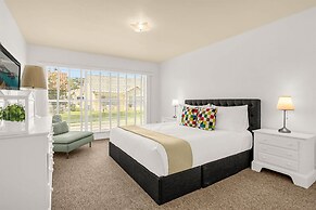 Spacious Home w Garden BBQ and Games at Golf Club