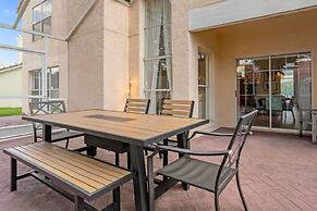 Spacious Home w Garden BBQ and Games at Golf Club