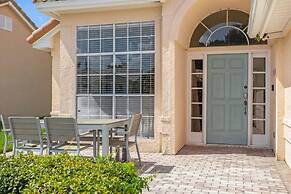 Spacious Home w Garden BBQ and Games at Golf Club